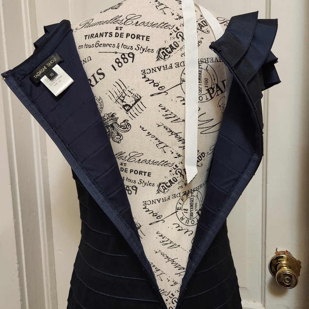 Tadashi Shoji Romantic Dark Blue Tiered Rosette Gown Formal Dress Sz 10 Like New - Picture 4 of 15